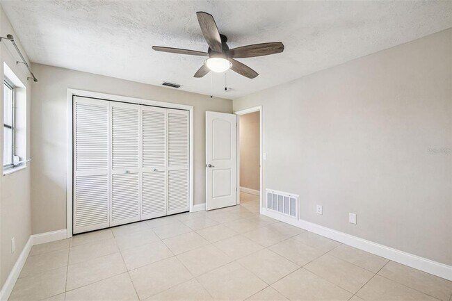 Building Photo - 5050 Porpoise Pl