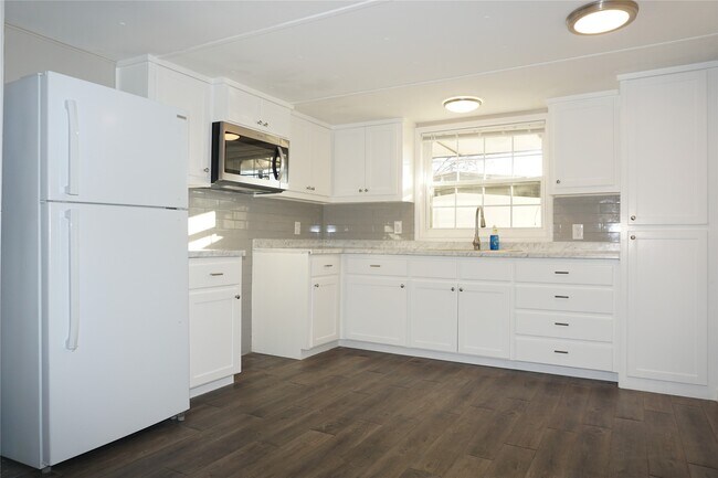 Building Photo - 8977 Gladewood