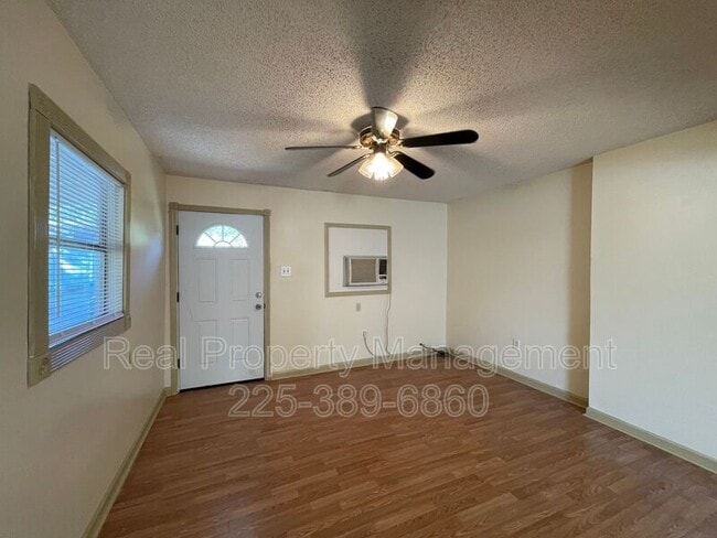 Building Photo - 1208 N Willow Ave