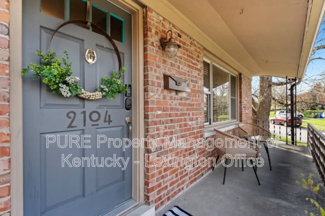 Building Photo - 2104 Tamarack Dr