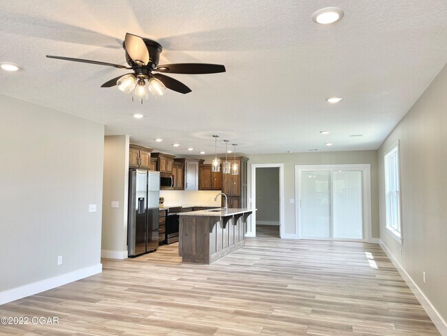 Building Photo - 1927 N St Louis Ave