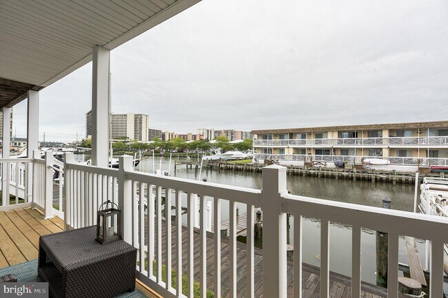 Building Photo - 121 Newport Bay Dr