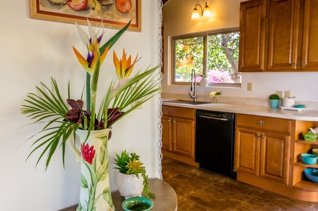 Building Photo - 628 Mililani Pl