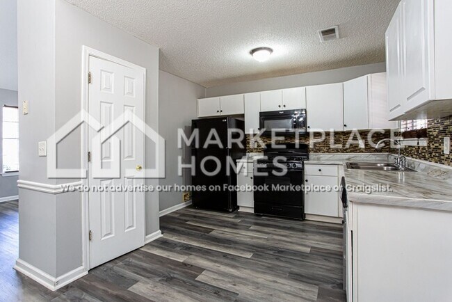 Building Photo - 832 Asbury Way