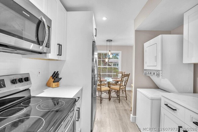 Building Photo - 13719 Via Aurora