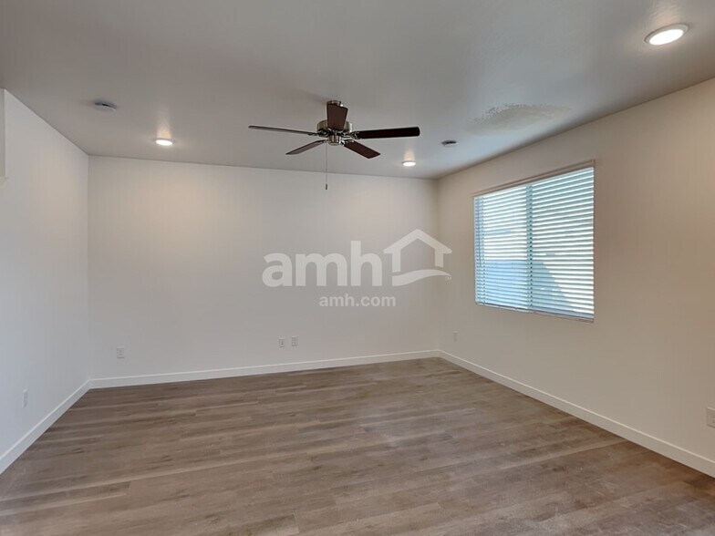 Building Photo - 9720 W Parkway Dr