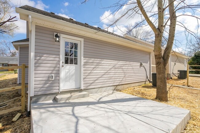 Building Photo - 1022 Bales St