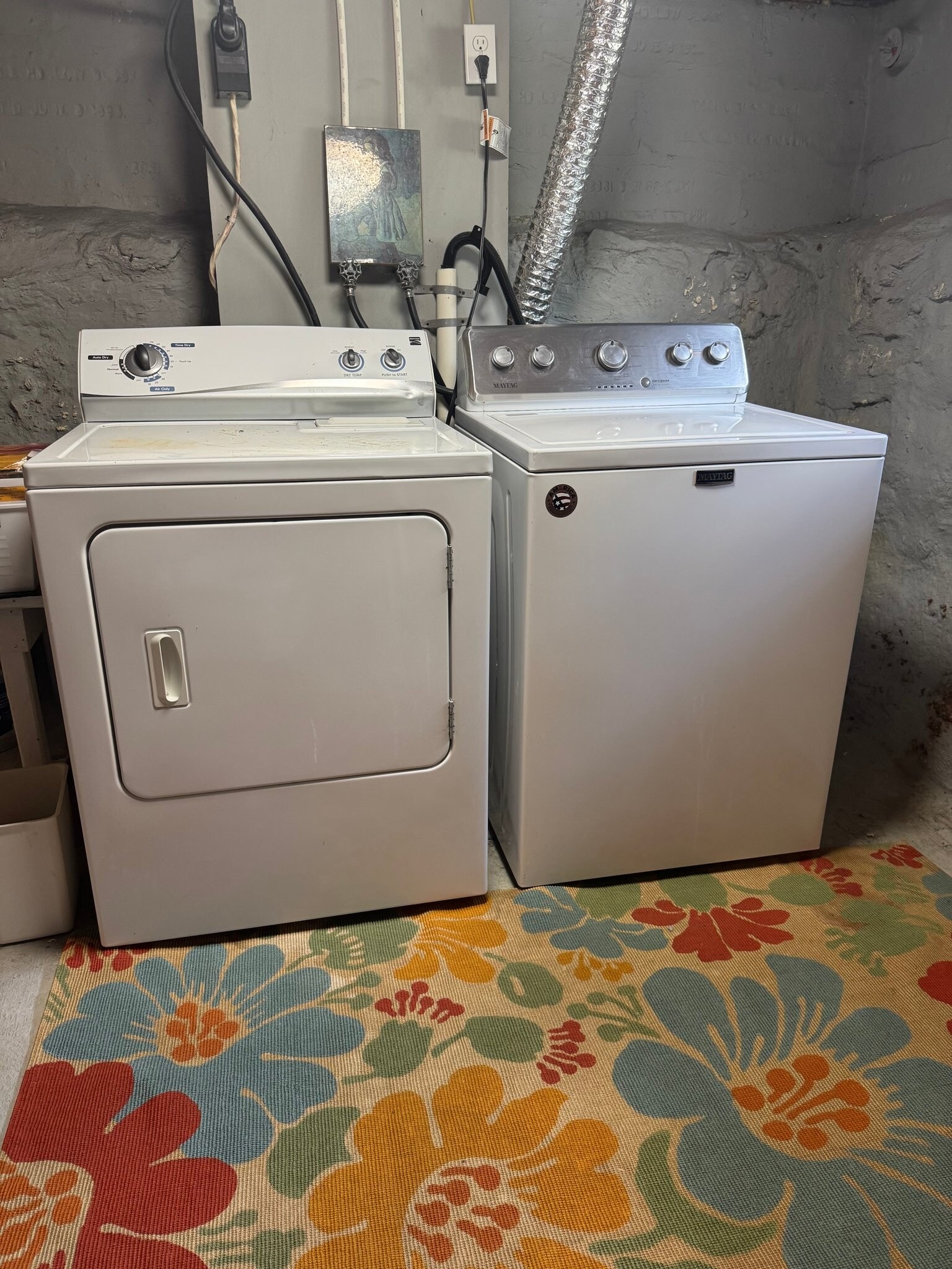 Building Photo - 175 Maple St