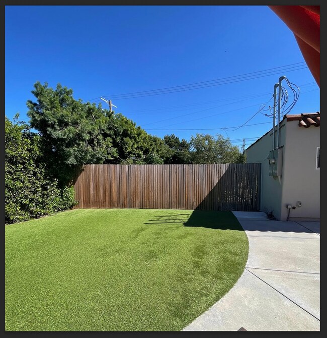 Building Photo - Beautiful 3 Bedroom Home in Prime North Hollywood Location