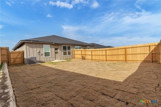 Building Photo - 3902 American Elm Dr