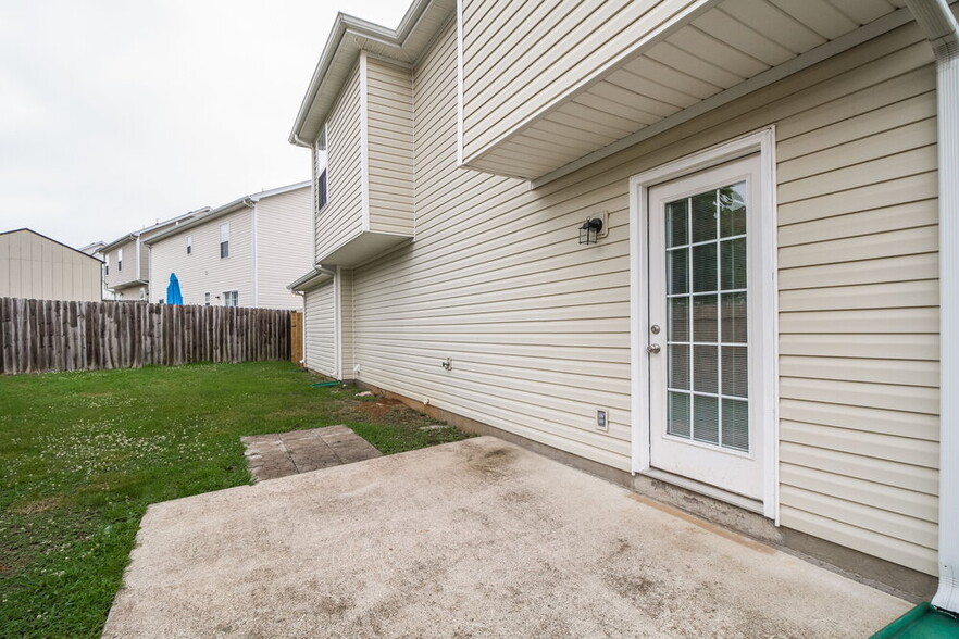 Building Photo - 3011 Ace Wintermeyer Dr