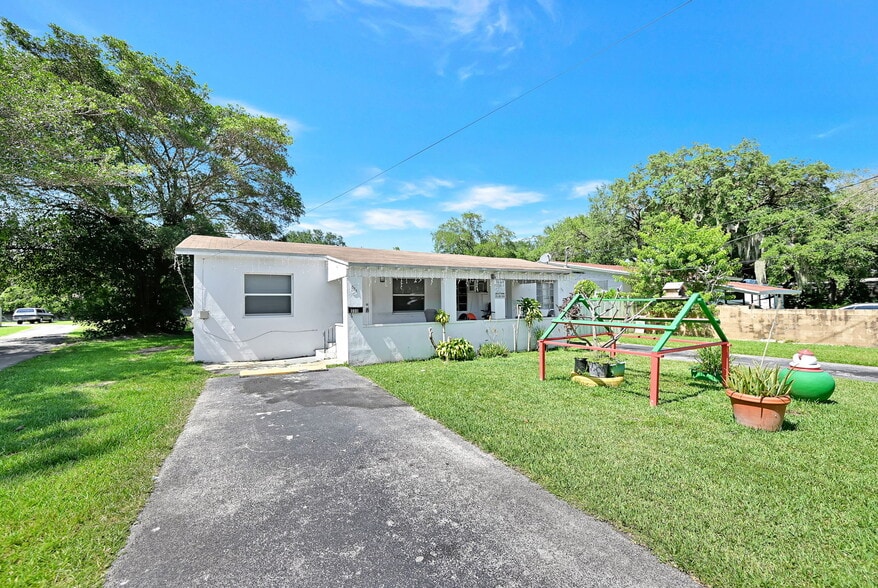 Building Photo - 555 NW 90th St