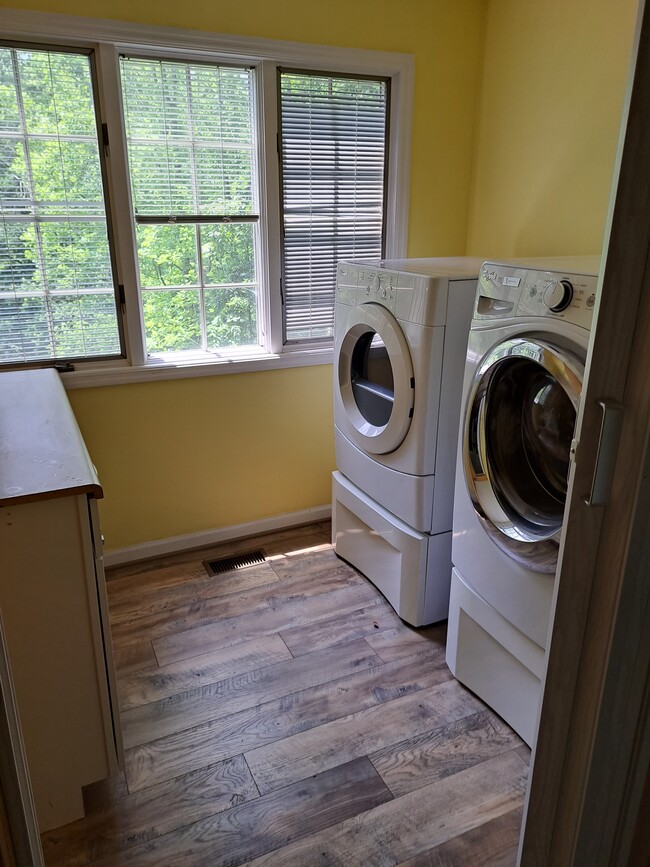 Laundry room - 1600 Woodland Way