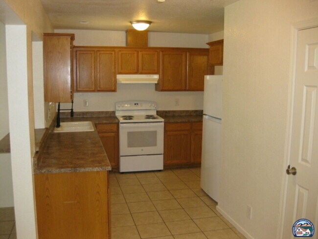 Building Photo - 1661 Yucca Dr