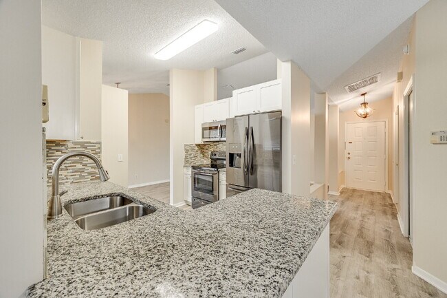Building Photo - Spacious 3/2 with split plan and large fenced yard!
