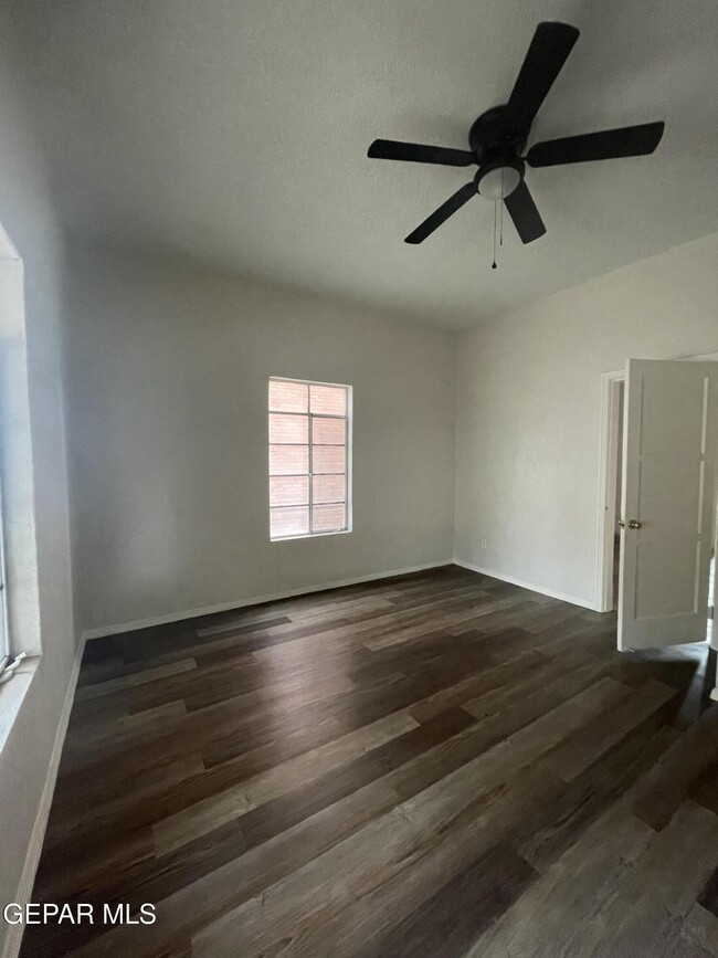 Building Photo - 1522 Yandell Dr