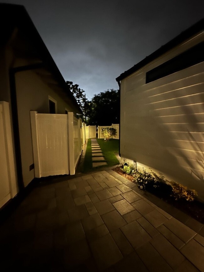 Building Photo - 2148 Rural Pl