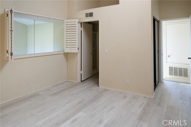 Building Photo - 5 Elmbrook