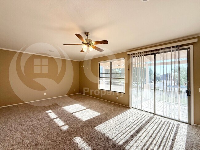 Building Photo - 1432 S Apache Dr