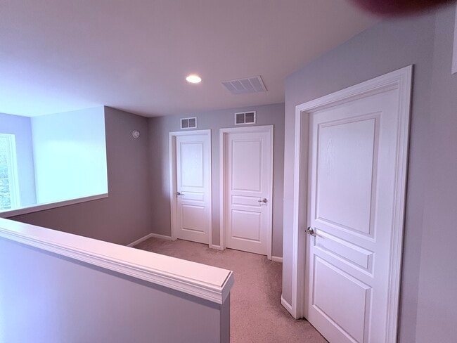 Building Photo - 241 Devoe Dr