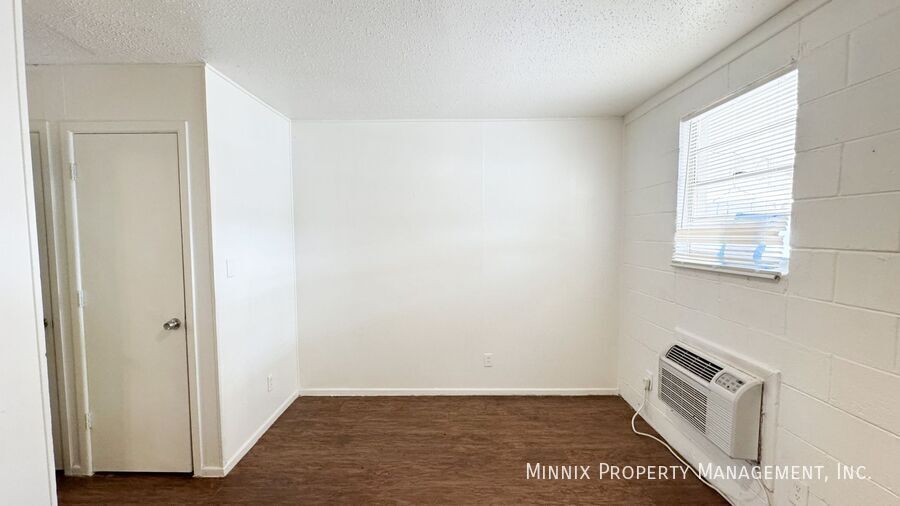 Building Photo - 2212 2nd St