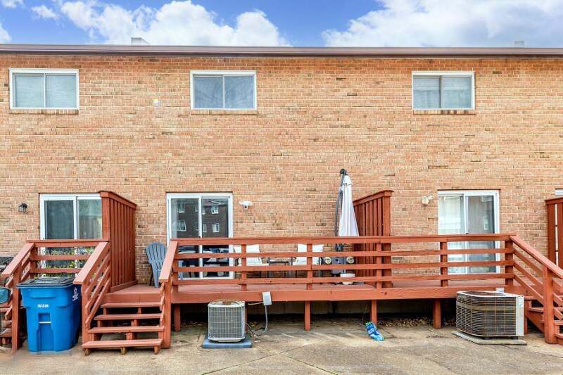 Building Photo - 10161 Squire Meadows Dr