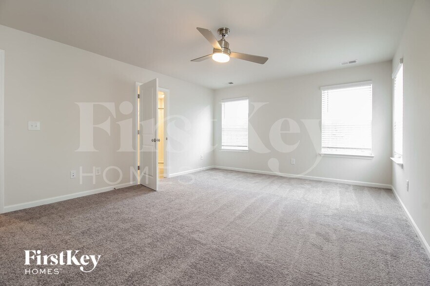 Building Photo - 702 Ridgemoor Trl