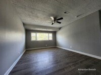 Building Photo - 392 W Hickory St