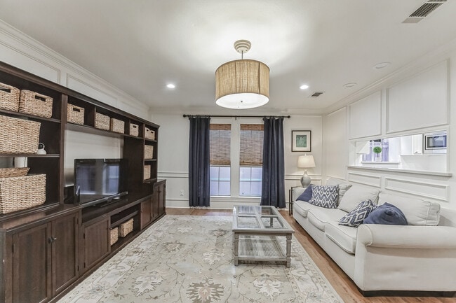 Building Photo - 3444 Normandy Ave