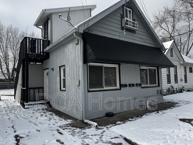 Building Photo - 906 Laurel St