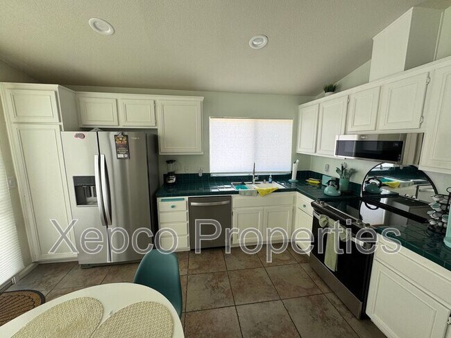 Building Photo - 65548 Avenida Barona