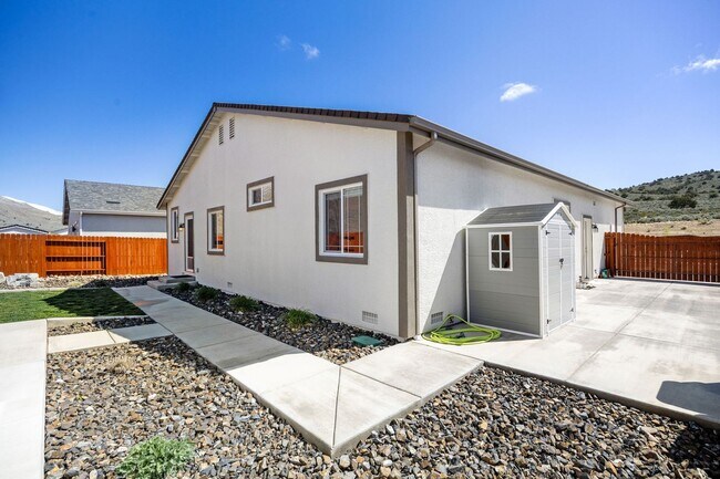 Building Photo - New 3 bedroom/2 bath/3 car garage for Rent