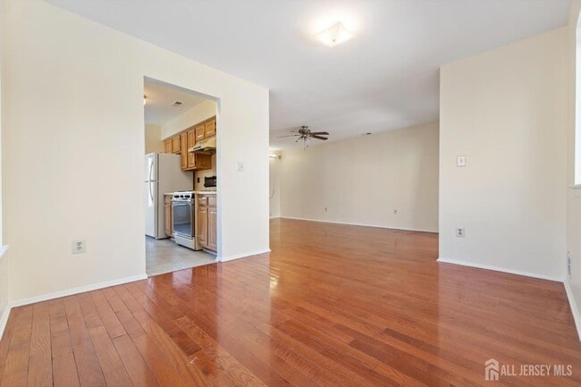 Building Photo - 2908 Madaline Dr