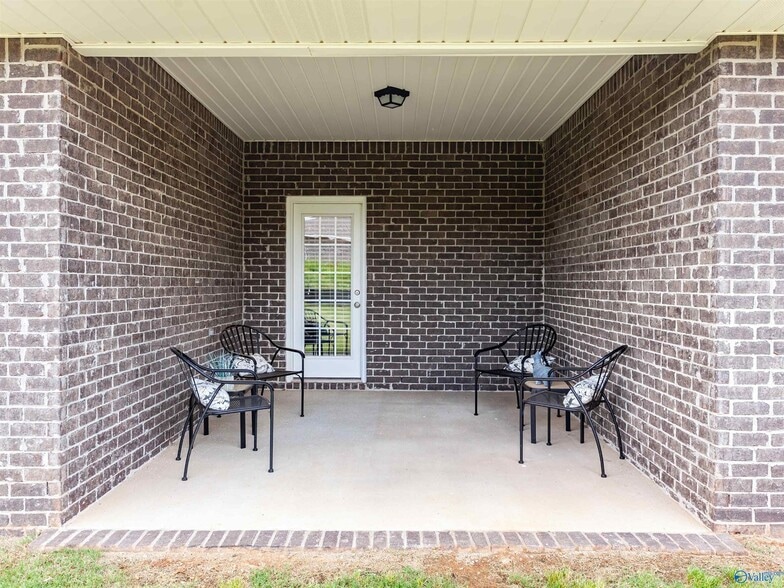 Building Photo - 229 Abercorn Dr