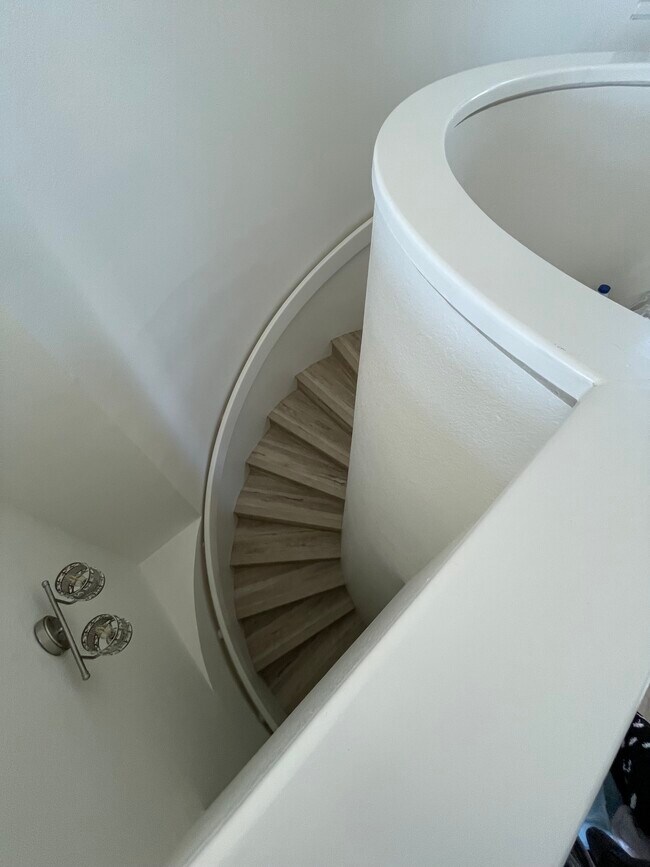 Beautiful curved stairs - 811 Spindrift Dr