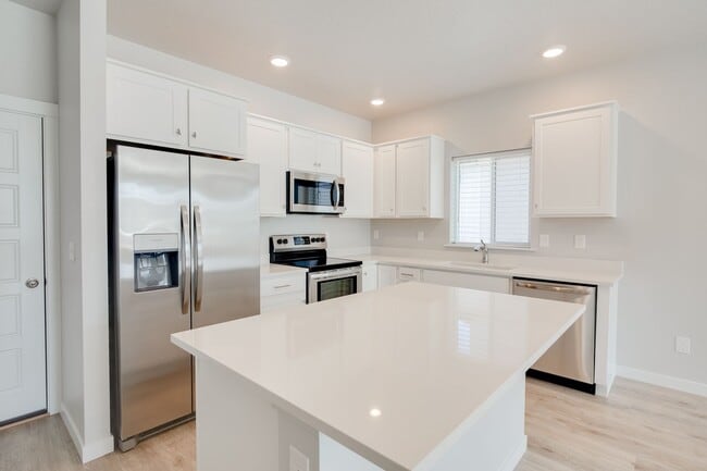 Building Photo - Baraya Townhomes: Modern Townhomes for Rent in Meridian, ID