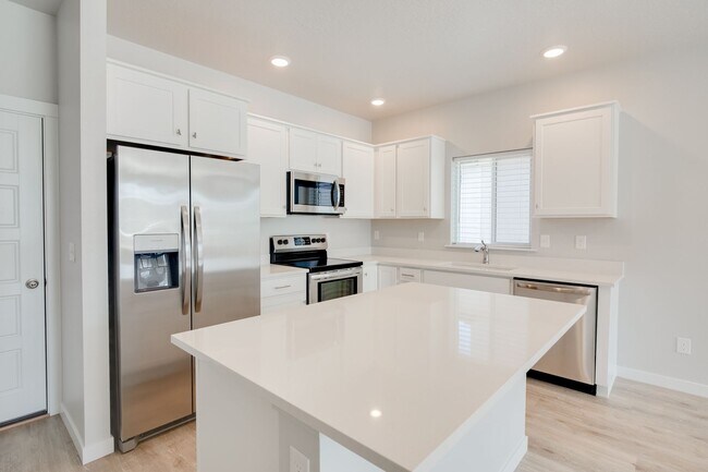 Building Photo - This gorgeous 3 bedroom, 2.5 bath townhome is 1440 square feet of HOME!