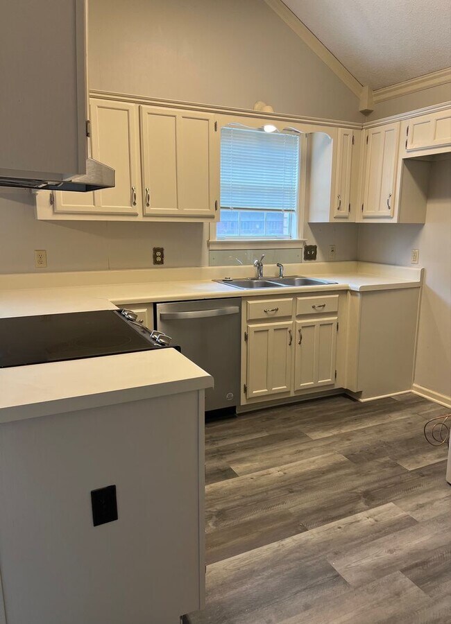 Building Photo - 3 bed, 2 bath in Lakeland near Stonebridge...