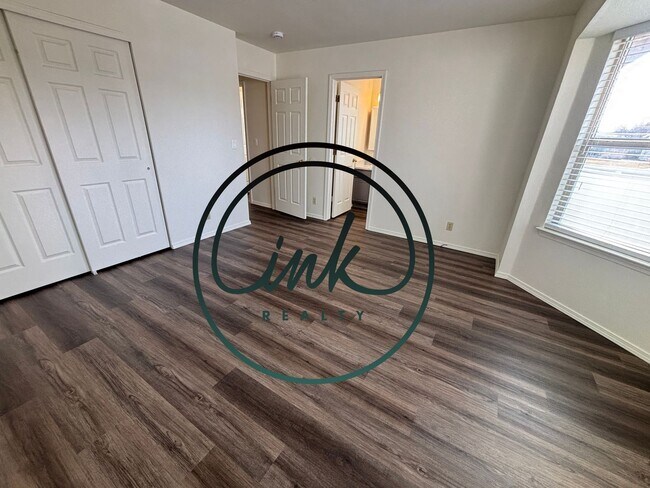 Building Photo - Newly updated Chichester Estates home