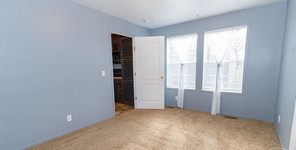 Building Photo - 6 Northglen Dr