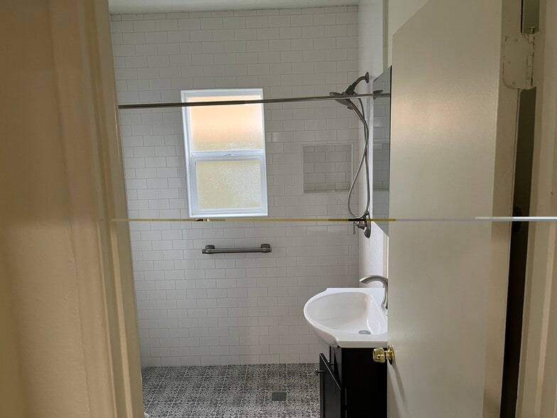 Building Photo - 2800 Tola Ave