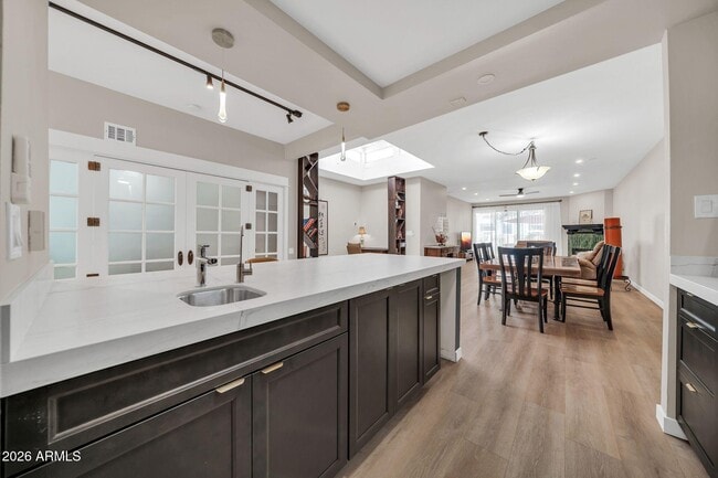 Building Photo - 7368 E Pleasant Run