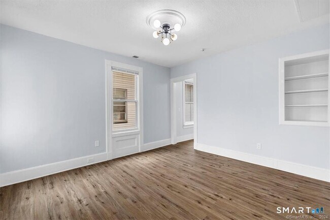 Building Photo - 55 Admiral St