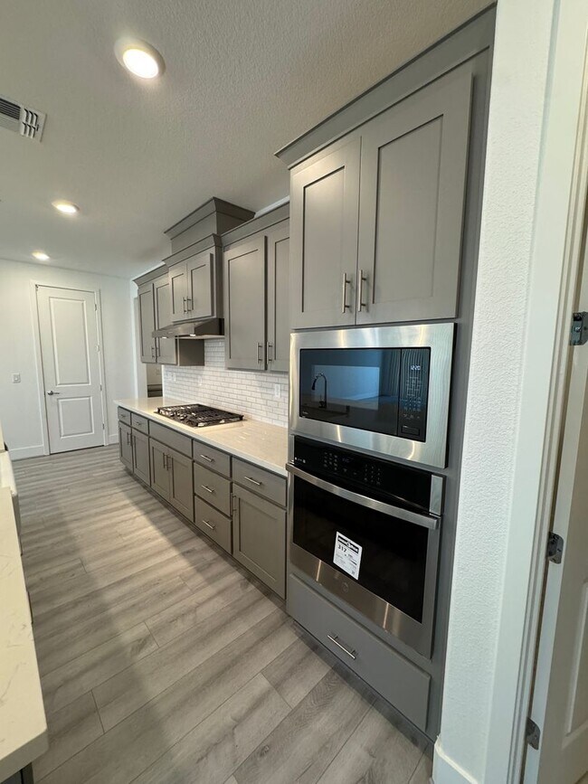 Building Photo - Three Bedroom, Two Bath Single-Story Canyon Solar Home in Folsom SEE VIDEO