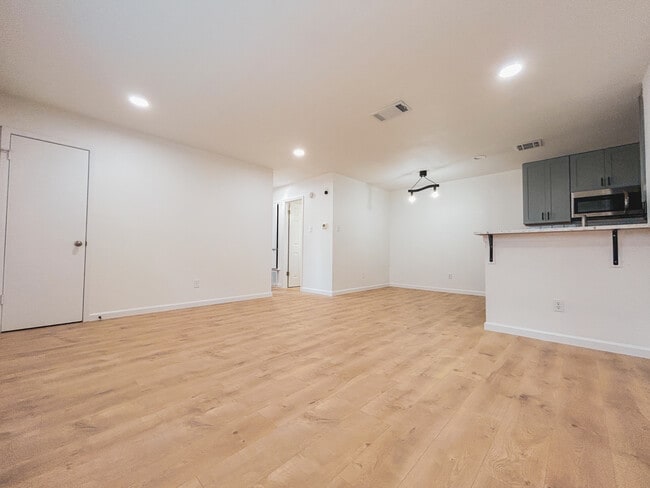 Building Photo - 1815 Gracy Farms Ln