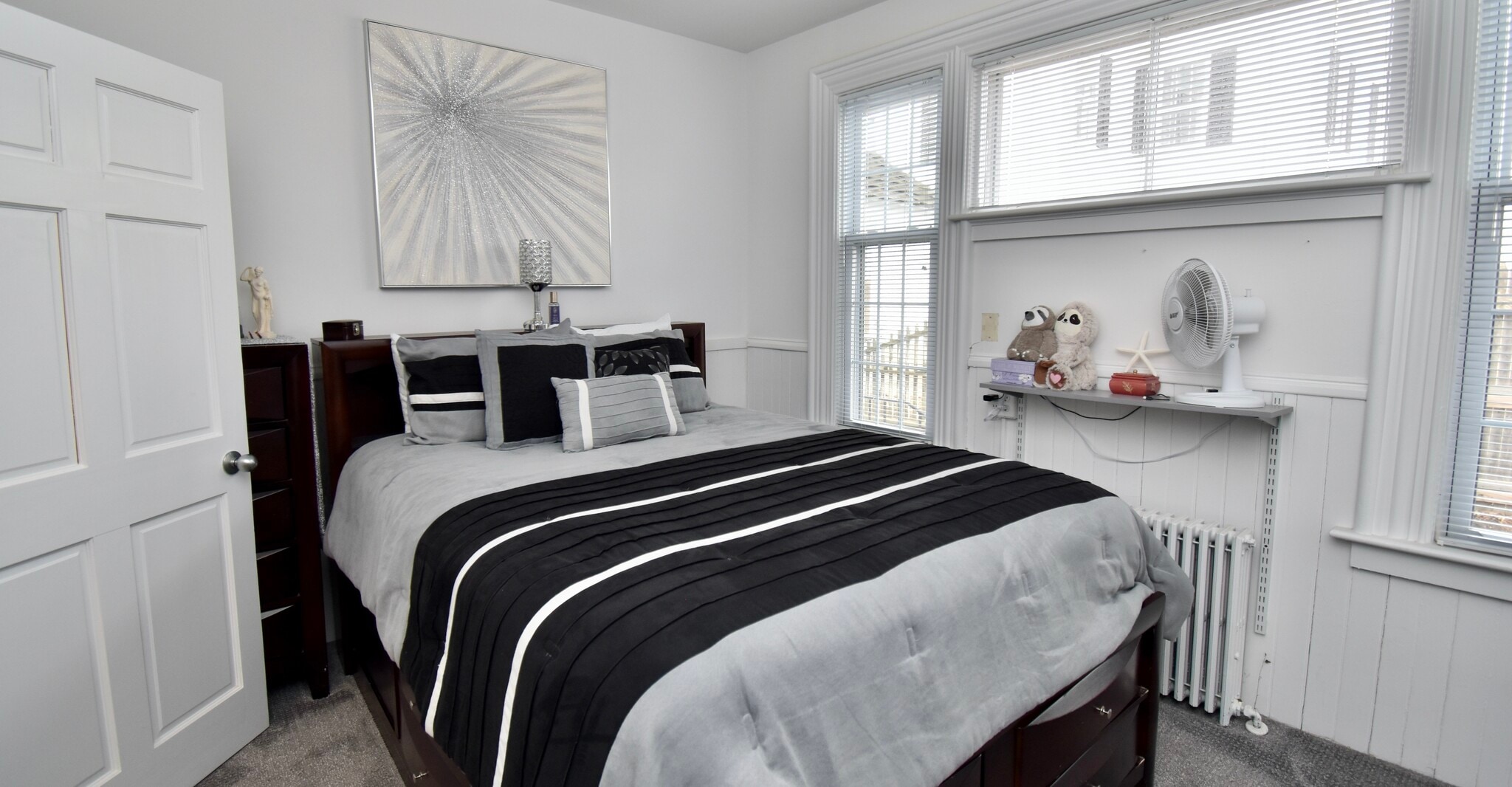 Building Photo - 4 Elm St