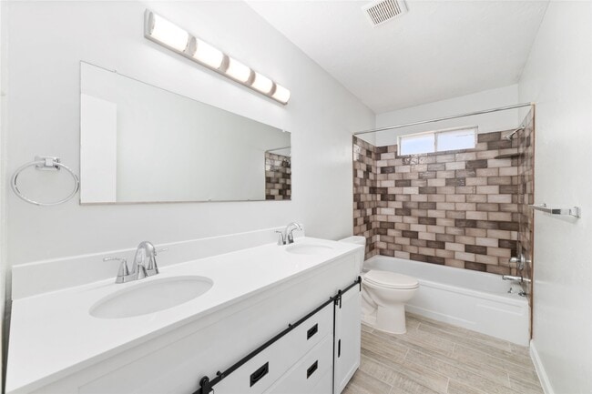 Building Photo - 10522 Northview Dr