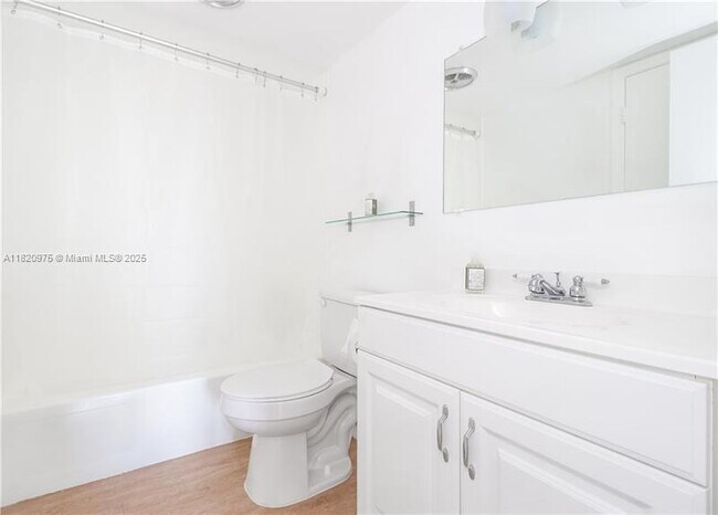 Building Photo - 401 Golden Isles Dr