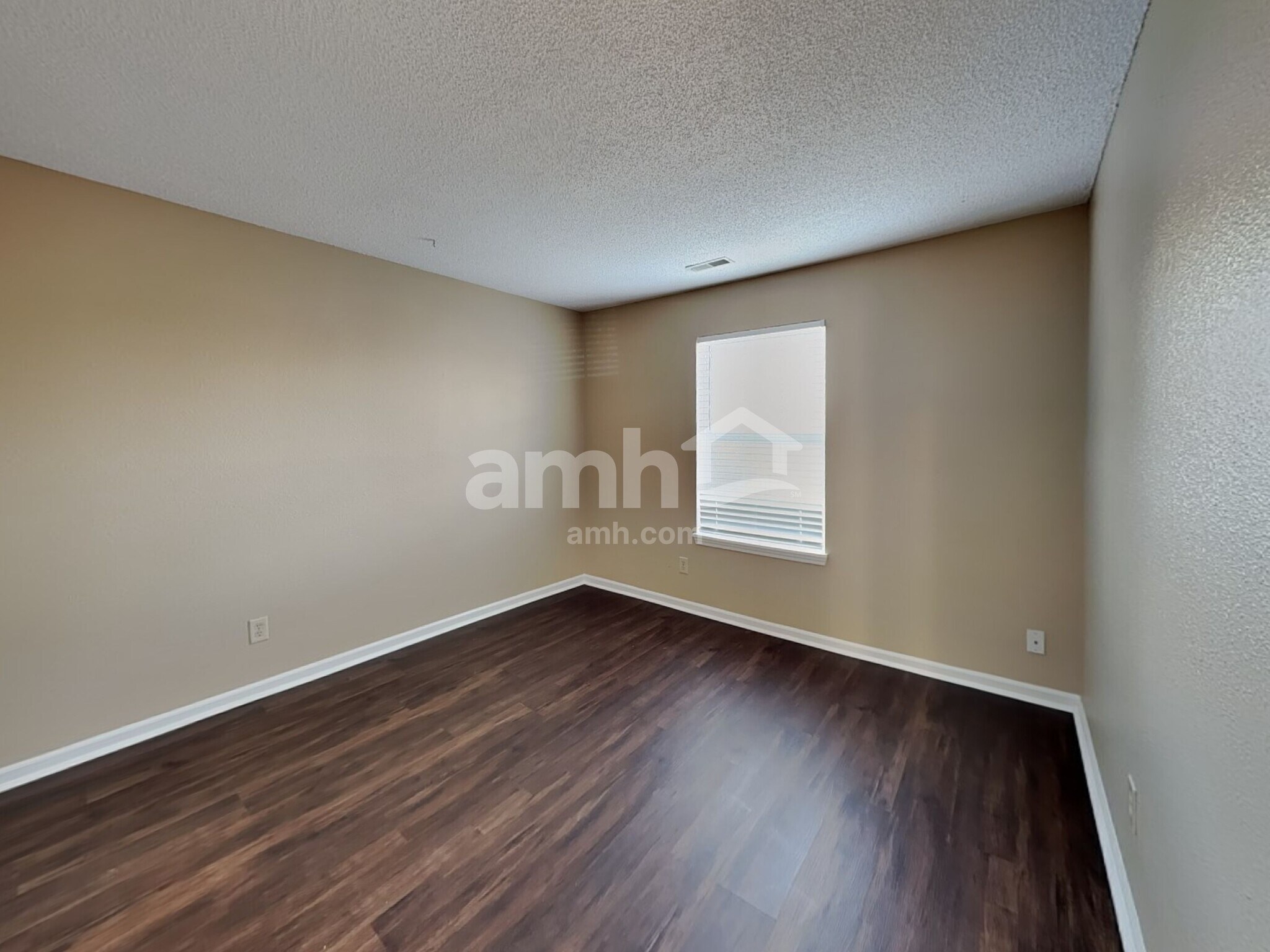 Building Photo - 743 Millbrook Dr