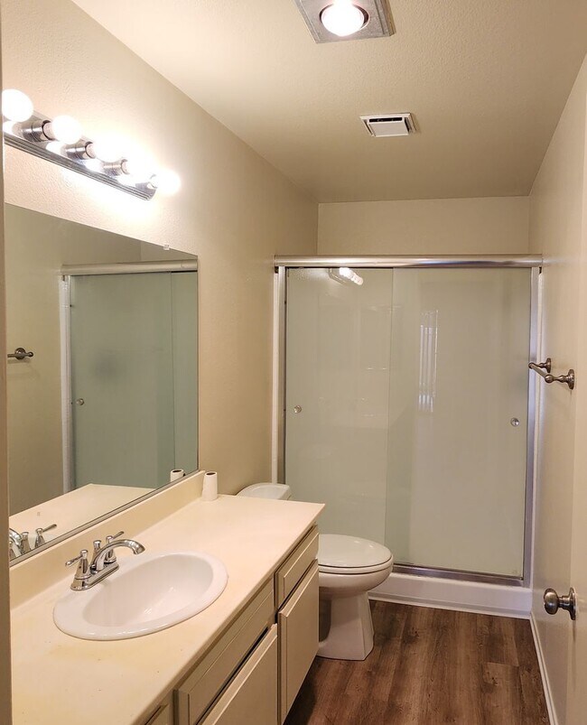 Building Photo - Your perfect Ventura retreat—spacious 3 be...